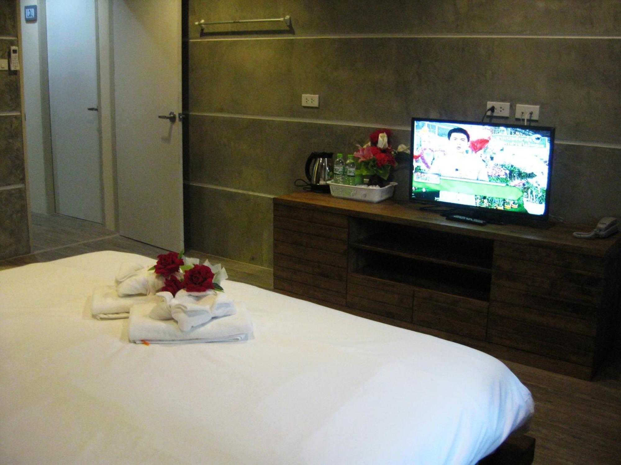 Komol Residence Bangkok Dış mekan fotoğraf
